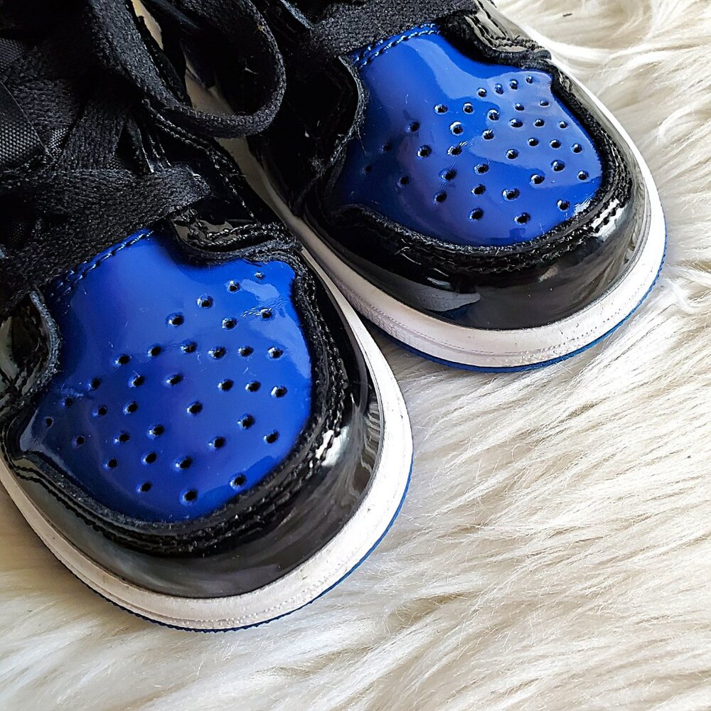 Nike Air Jordan Black/Blue Kid's 1 Retro High OG Patent Bred SZ 10C - Picture 11 of 13